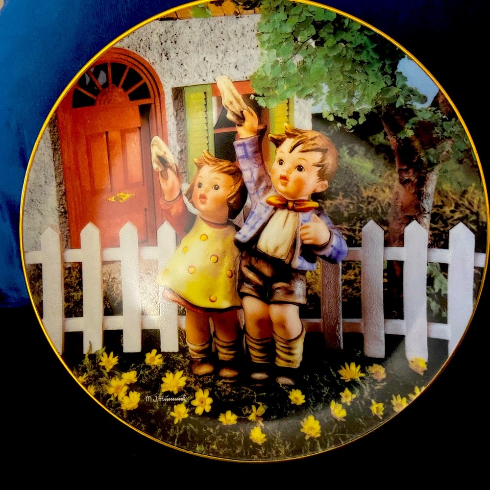 MJ Hummel plate collection LITTLE COMPANIONS:  “COME BACK SOON”